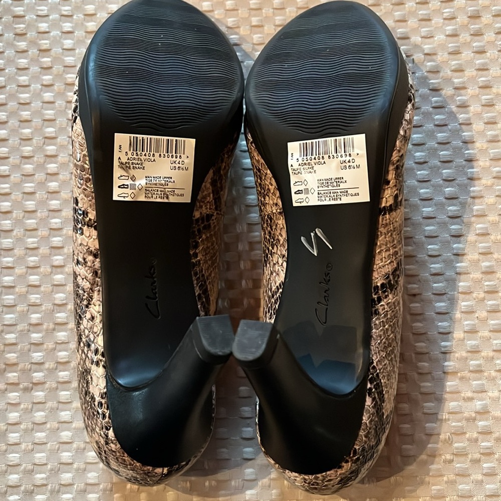 Women's Clarks Collection Adriel Viola Taupe Snake High Heels Comfort Fit VGC - Picture 2 of 5